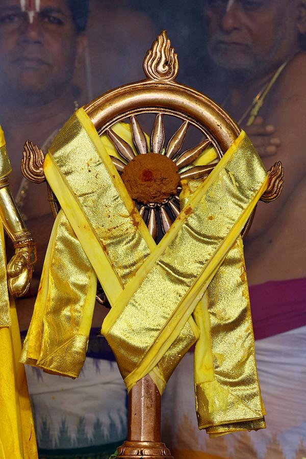 Chakra_20Snanam_20at_20Tirumala_20Brahmothsavalu_202023-16.jpg 16
