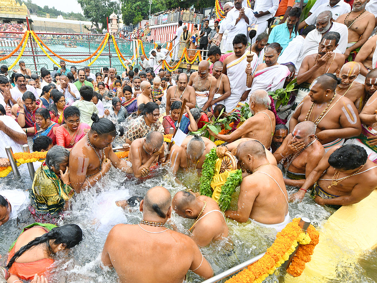 Chakra_20Snanam_20at_20Tirumala_20Brahmothsavalu_202023-20.jpg 20