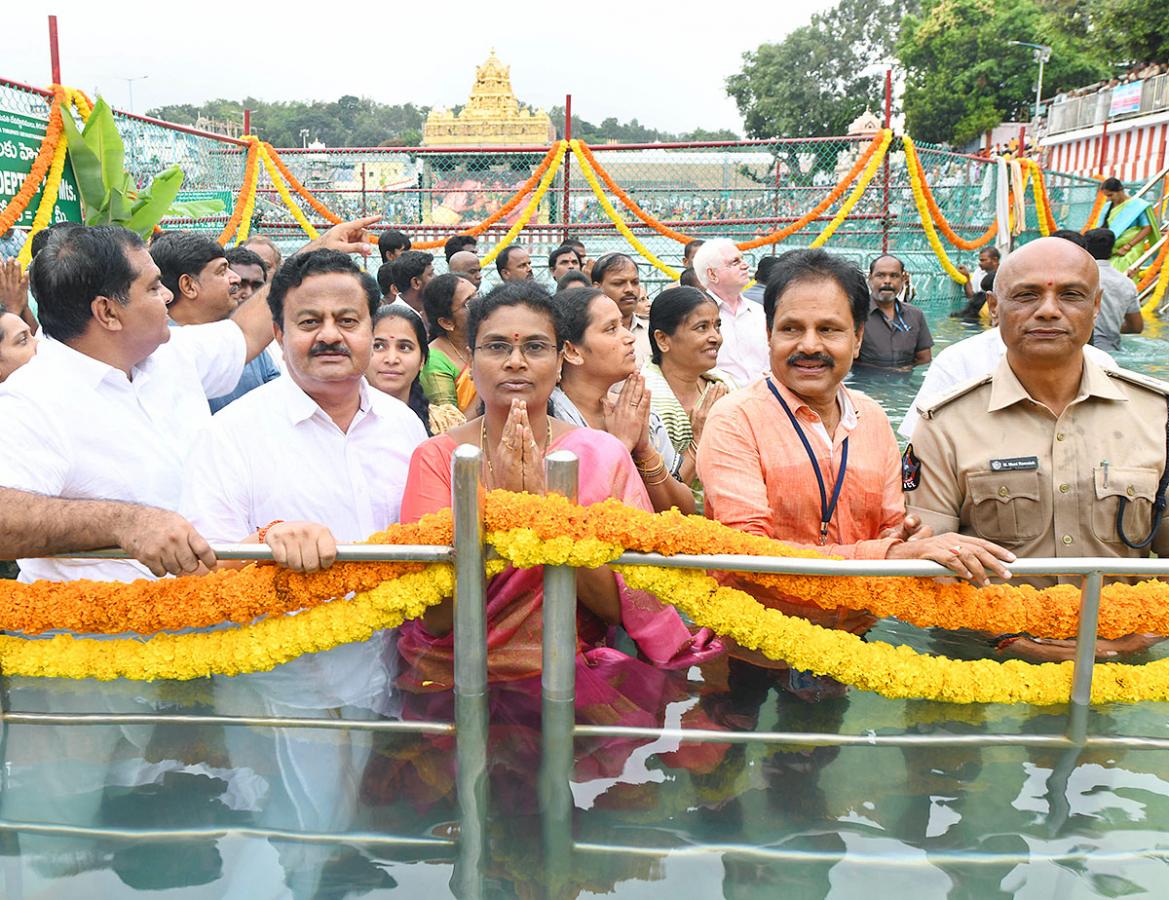 Chakra_20Snanam_20at_20Tirumala_20Brahmothsavalu_202023-30.jpg 29
