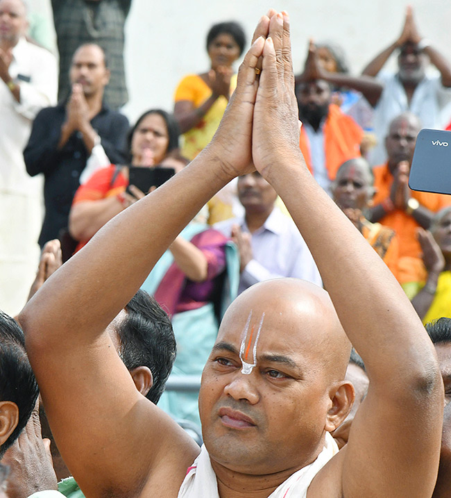 Chakra_20Snanam_20at_20Tirumala_20Brahmothsavalu_202023-36.jpg 34