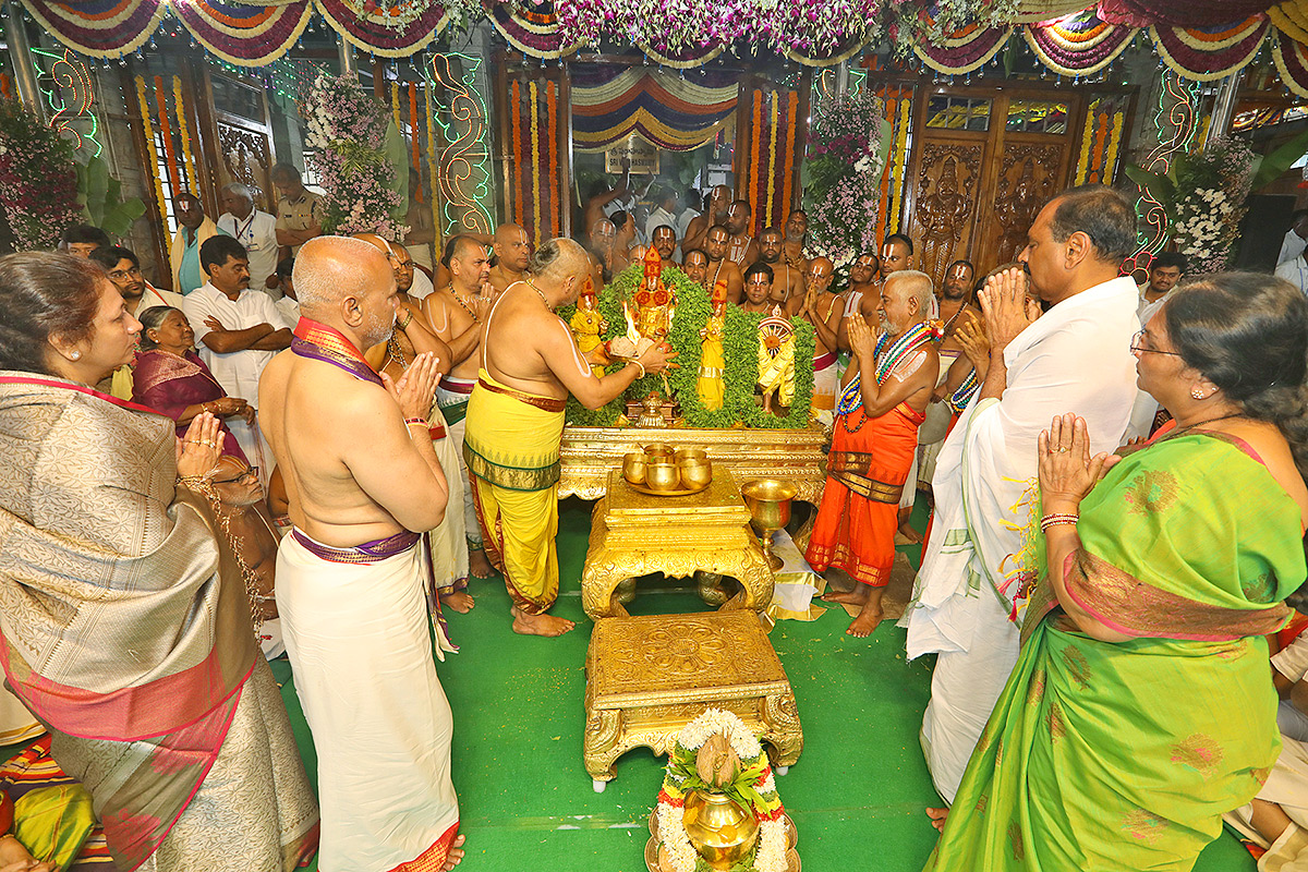 Chakra_20Snanam_20at_20Tirumala_20Brahmothsavalu_202023-37.jpg 35