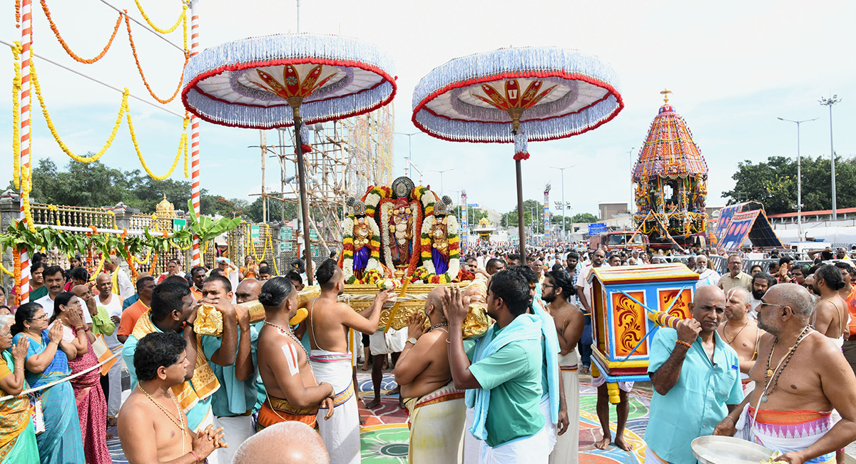 Chakra_20Snanam_20at_20Tirumala_20Brahmothsavalu_202023-39.jpg 37