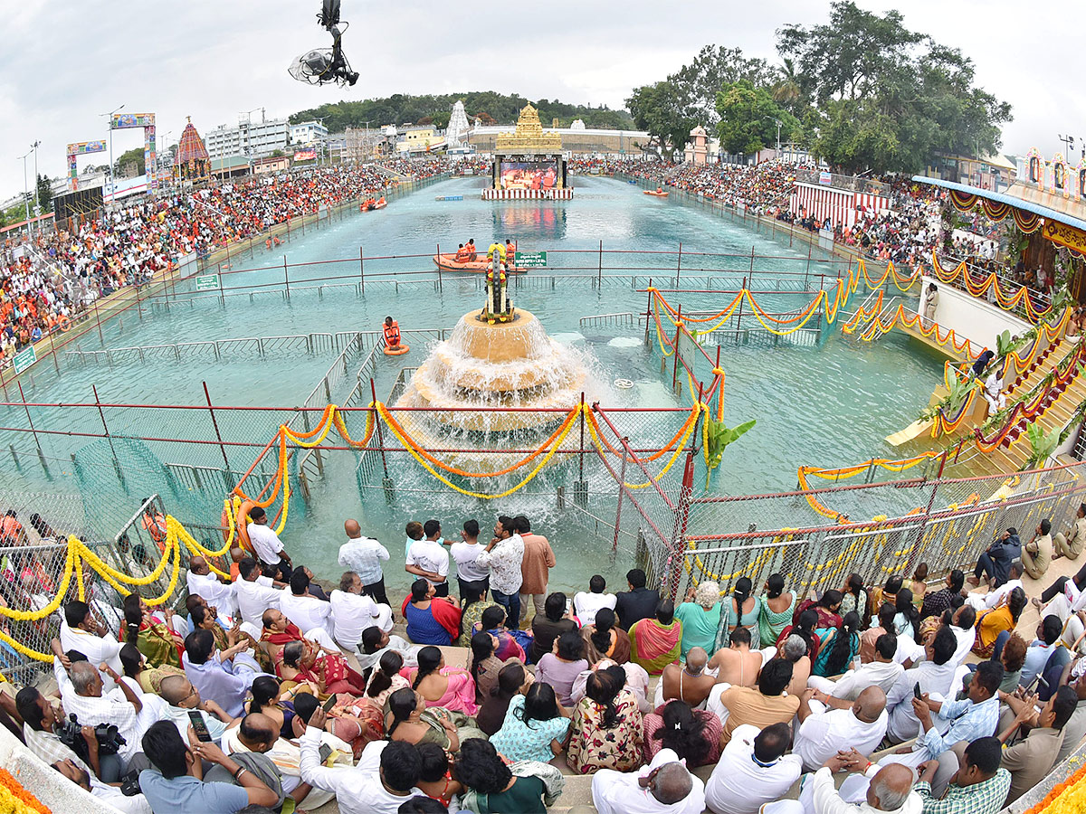 Chakra_20Snanam_20at_20Tirumala_20Brahmothsavalu_202023-4.jpg 4