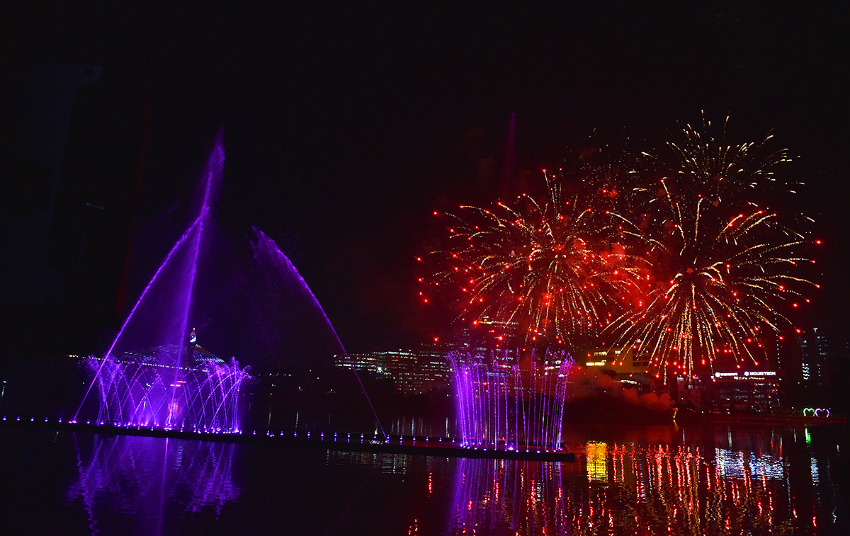 Musical_20fountains_20at_20Durgam_20Cheruvu_20cable_20bridge-10.jpg 10
