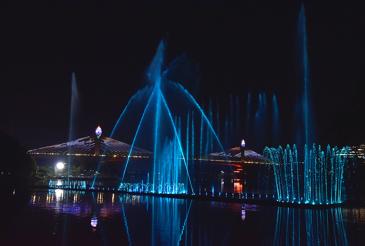 Musical_20fountains_20at_20Durgam_20Cheruvu_20cable_20bridge-12.jpg 12