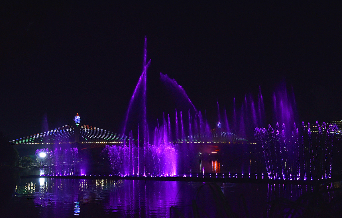 Musical_20fountains_20at_20Durgam_20Cheruvu_20cable_20bridge-3.jpg 3