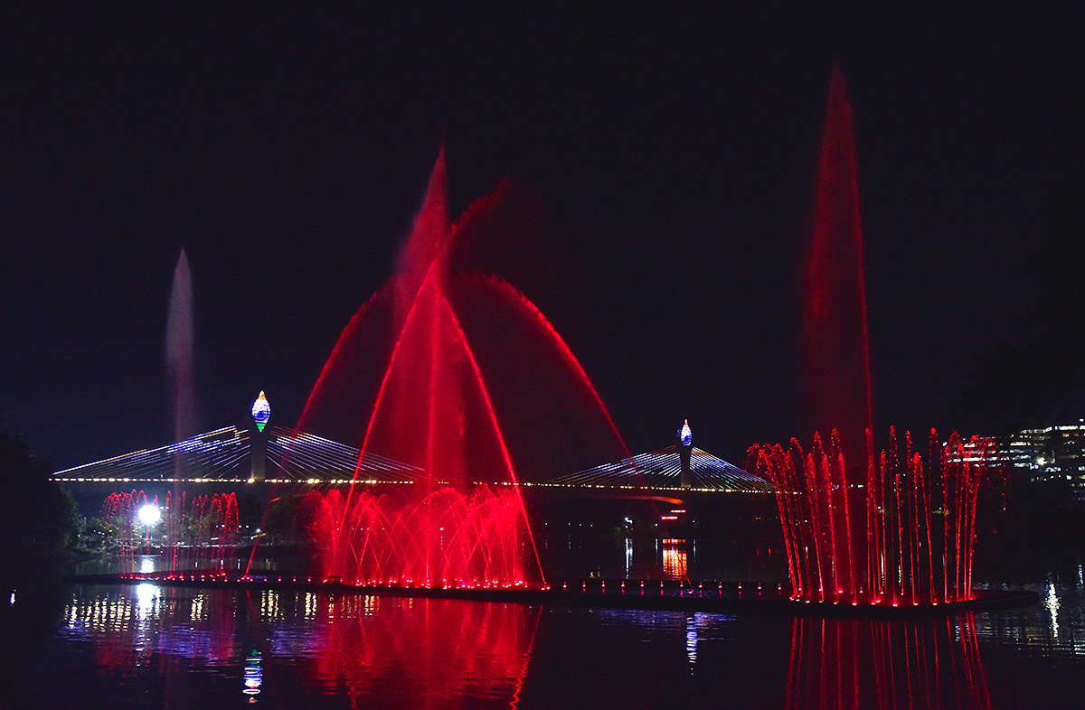 Musical_20fountains_20at_20Durgam_20Cheruvu_20cable_20bridge-4.jpg 4