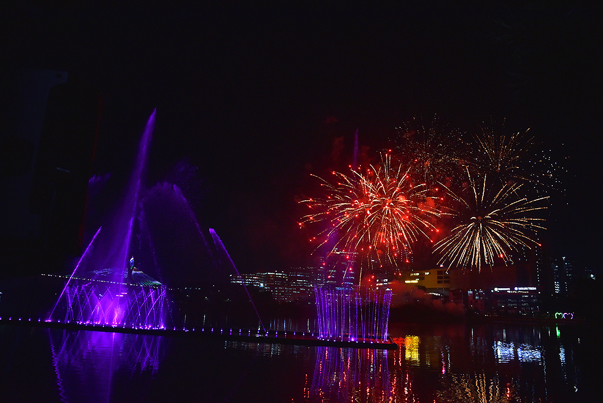 Musical_20fountains_20at_20Durgam_20Cheruvu_20cable_20bridge-5.jpg 5