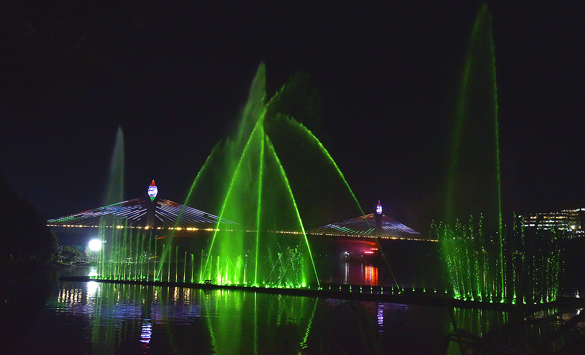 Musical_20fountains_20at_20Durgam_20Cheruvu_20cable_20bridge-9.jpg 9