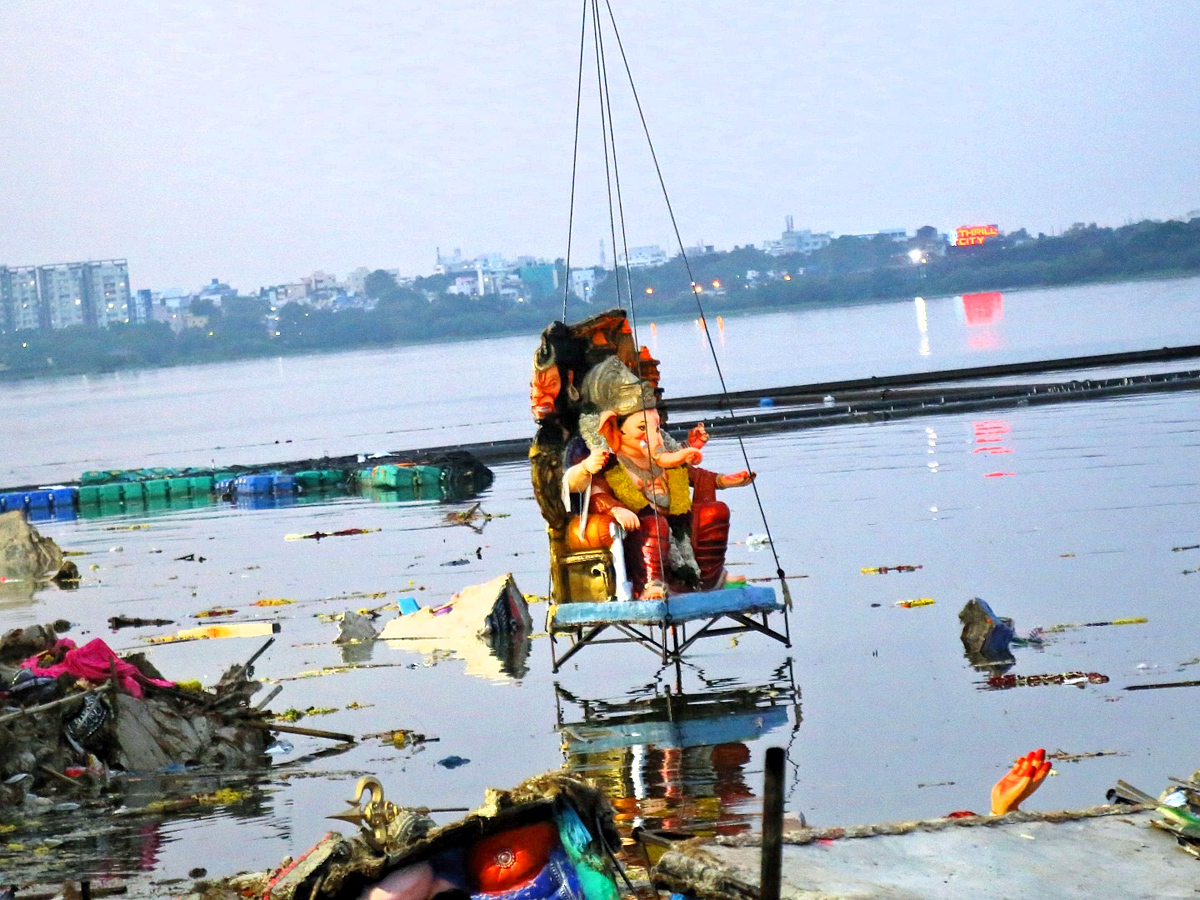 Ganesh_20Nimajjanam_20at_20Hussain_20Sagar_20Photos_7.jpg 7