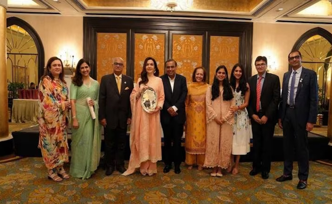 NitaAmbani_Award.jpg