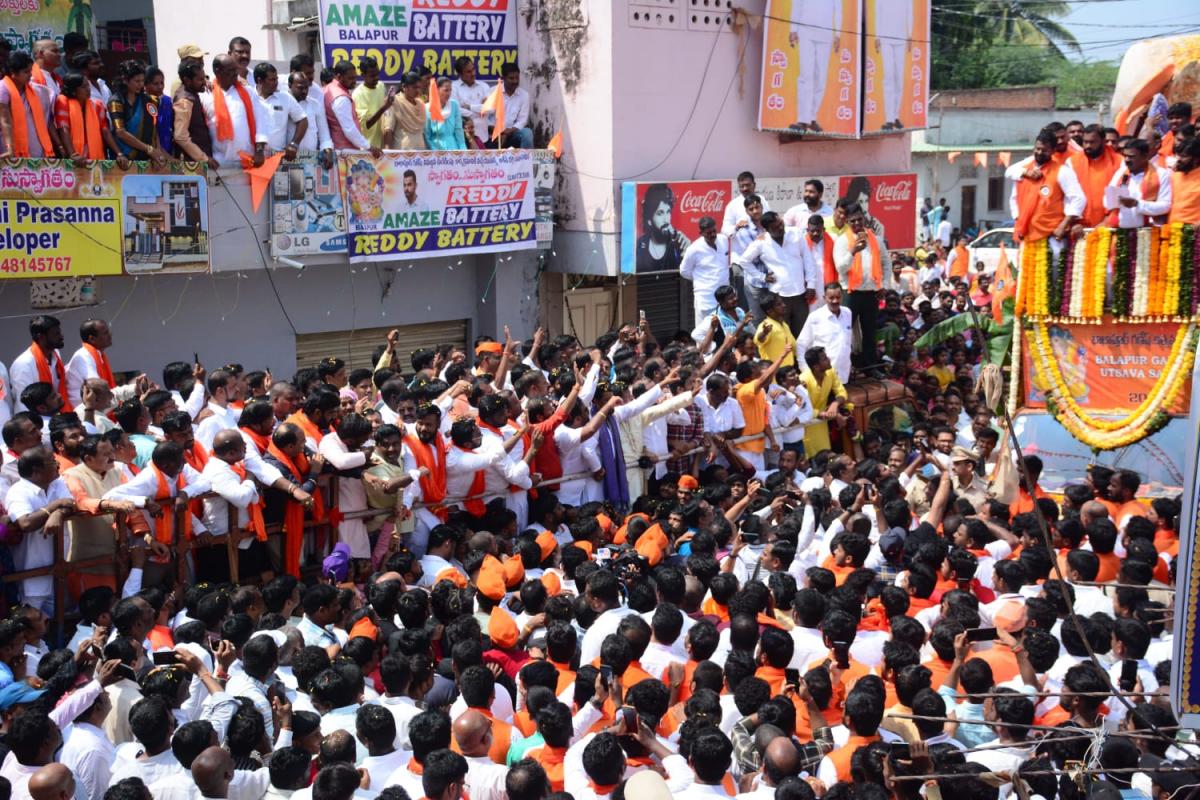Balapur-Ganesh-Immersion-01.jpeg 2