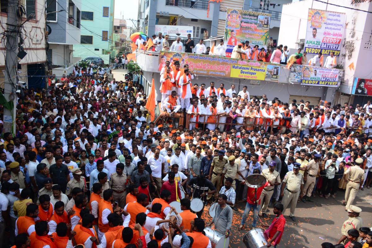 Balapur-Ganesh-Immersion-02.jpeg 3