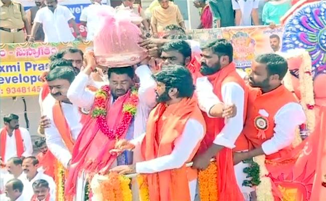 Balapur-Ganesh-Laddu-03.jpg