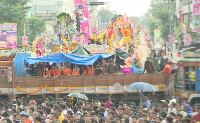 Ganeshnimarjanam-rain1.jpg