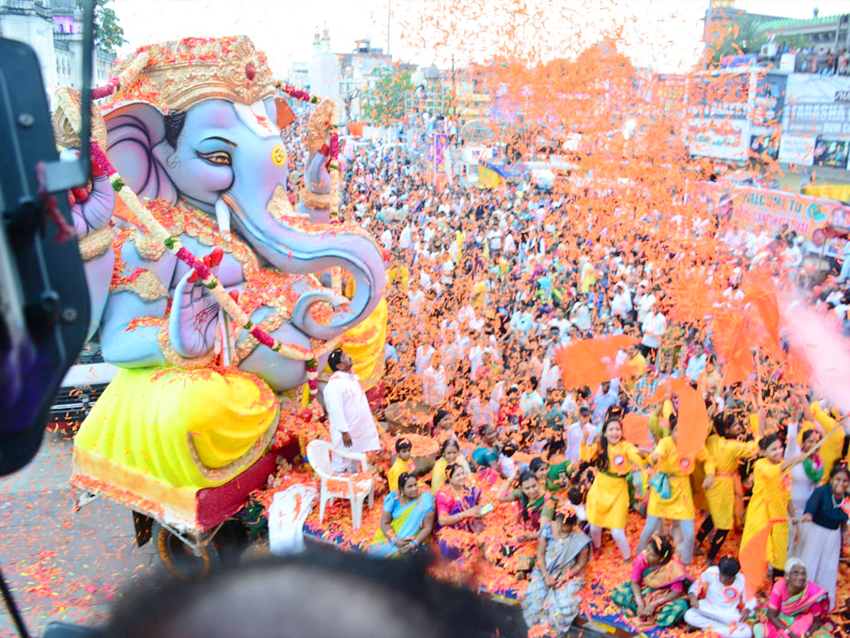 Hyderabad_20Ganesh_20Immersion_20Photos_20.jpg 19