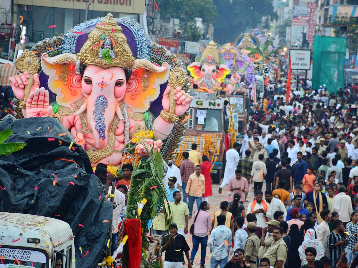 Hyderabad_20Ganesh_20Immersion_20Photos_23.jpg 22