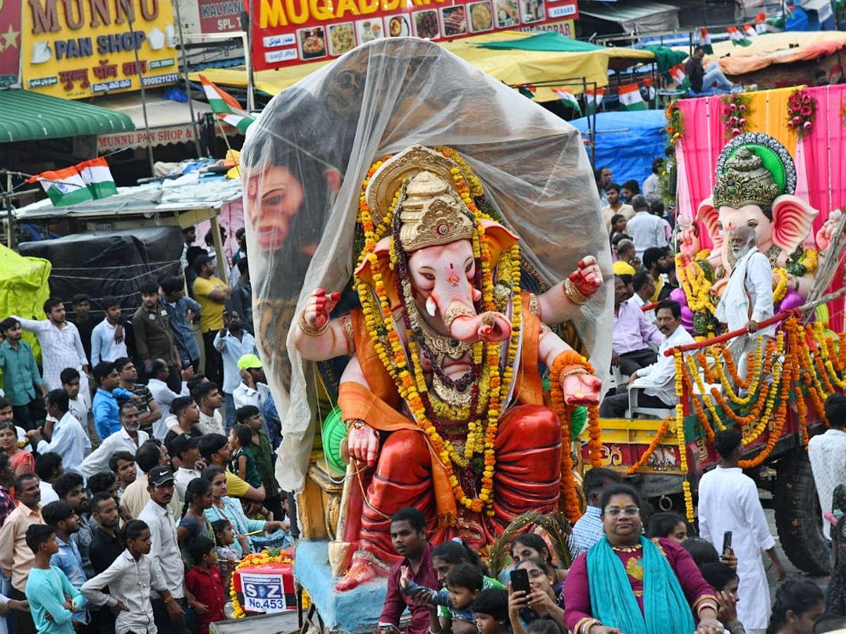Hyderabad_20Ganesh_20Immersion_20Photos_24.jpg 23
