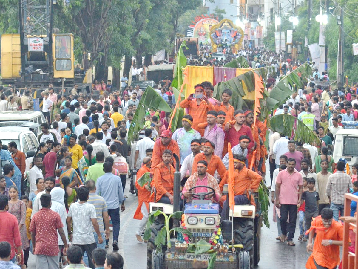 Hyderabad_20Ganesh_20Immersion_20Photos_29.jpg 28