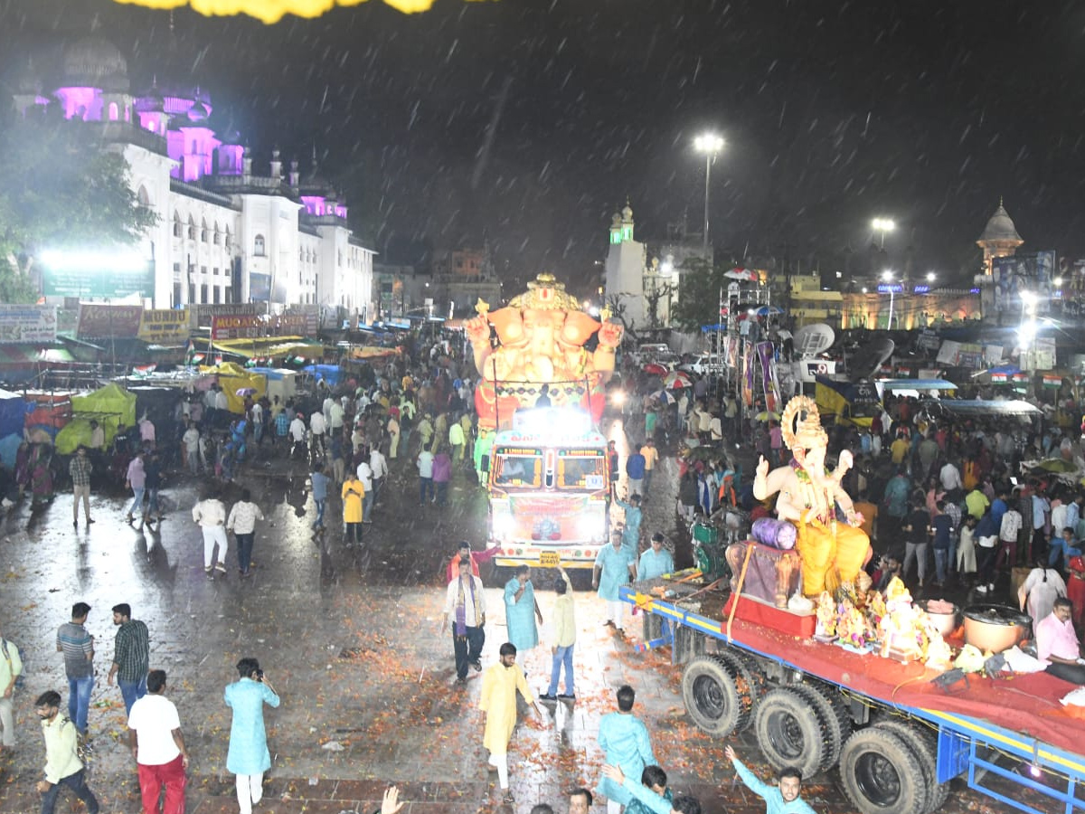 Hyderabad_20Ganesh_20Immersion_20Photos_35.jpg 34