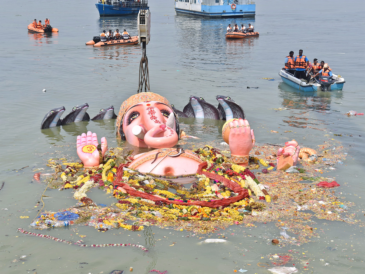 Khairatabad_20Ganesh_20Shobha_20Yatra_20Photos_1.jpg 16