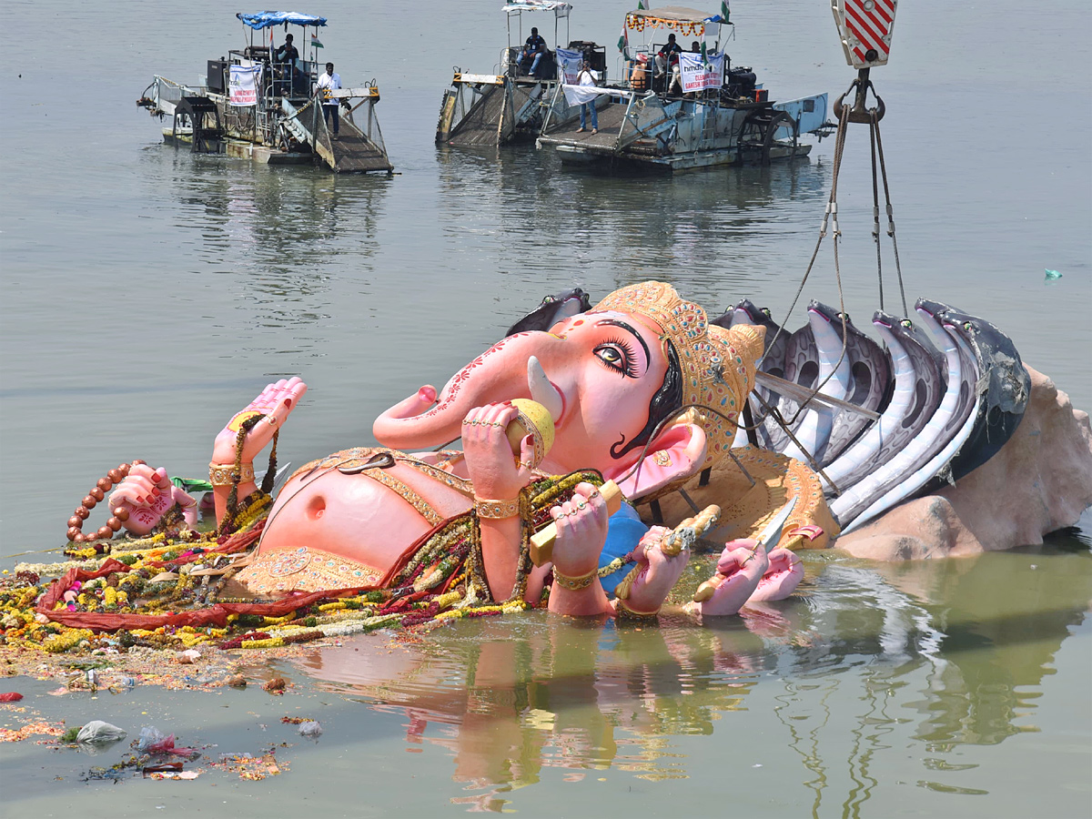 Khairatabad_20Ganesh_20Shobha_20Yatra_20Photos_4.jpg 19