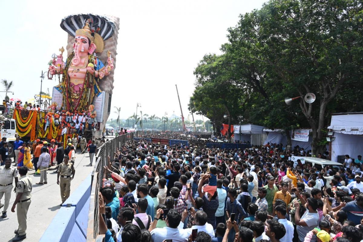 Khairtabad-Ganesh-Immersion-05.jpeg 6
