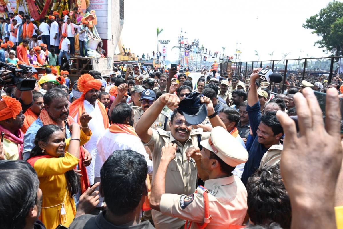 Khairtabad-Ganesh-Immersion-14.jpeg 15