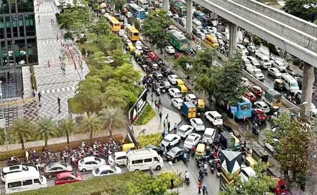 bengaluru-hit-massive-traffic-jam-ahead-long-weekend.jpg