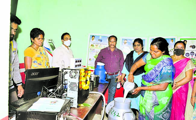 jagan_20anna_20milk.jpg