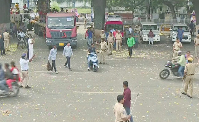 Hyderabad-Ganesh-Immersion.jpg