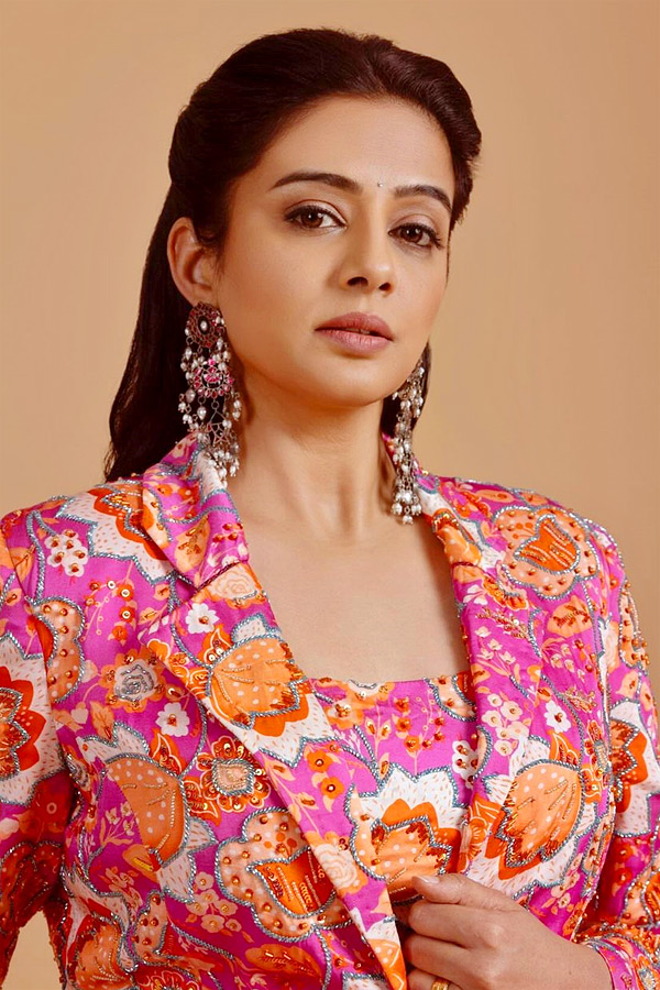 Priyamani_20new_20and_20slim_20look_20PHotos_5.jpg 6