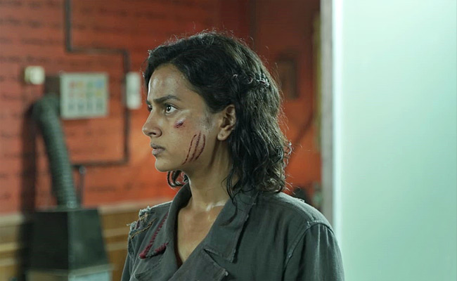 Shraddha_20Srinath_20Kaliyugam_20Movie_20Stills_20photos_5.jpg 6