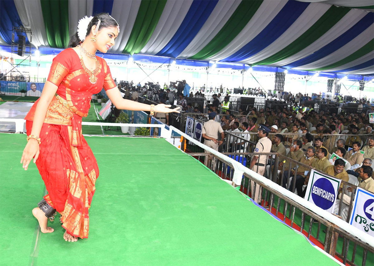 YSR_20Vahana_20Mitra_20Scheme_202023_20YS_20Jagan_20Vijayawada_20Public_20Meeting_20Photos-16.jpg 13