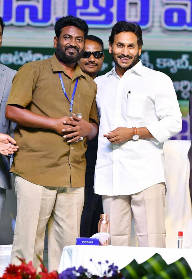 YSR_20Vahana_20Mitra_20Scheme_20CM_20YS_20Jagan_20At_20YSR_20Vahana_20Mitra_20Photos-27.jpg 26