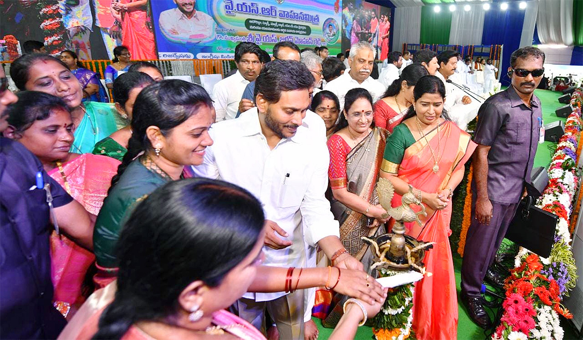 YSR_20Vahana_20Mitra_20Scheme_20CM_20YS_20Jagan_20At_20YSR_20Vahana_20Mitra_20Photos-3.jpg 4