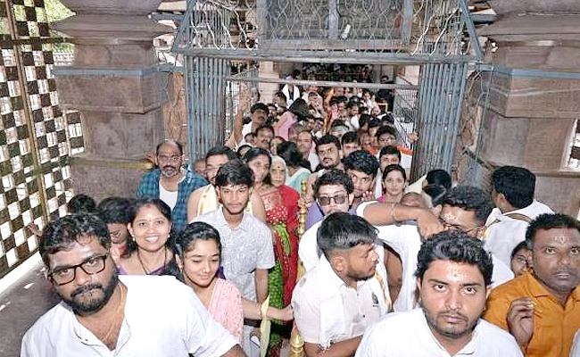 Tirumala-Crowd.jpg