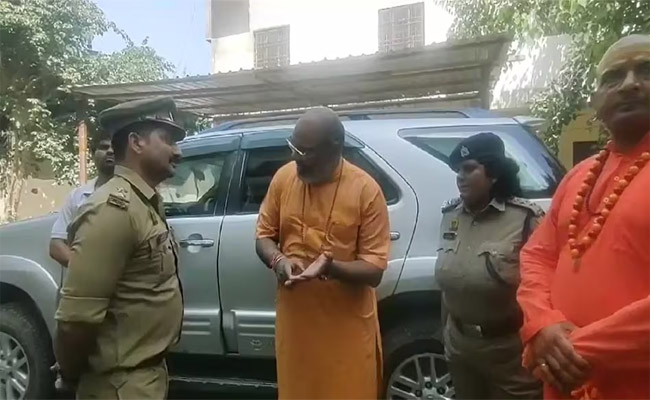 mahant.jpg
