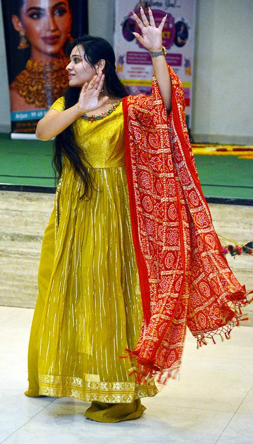 Dasara_20Dandiya_20Dance_20in_202023_20Photos-20.jpg 20