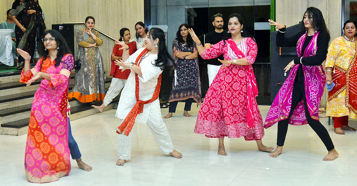 Dasara_20Dandiya_20Dance_20in_202023_20Photos-4.jpg 4