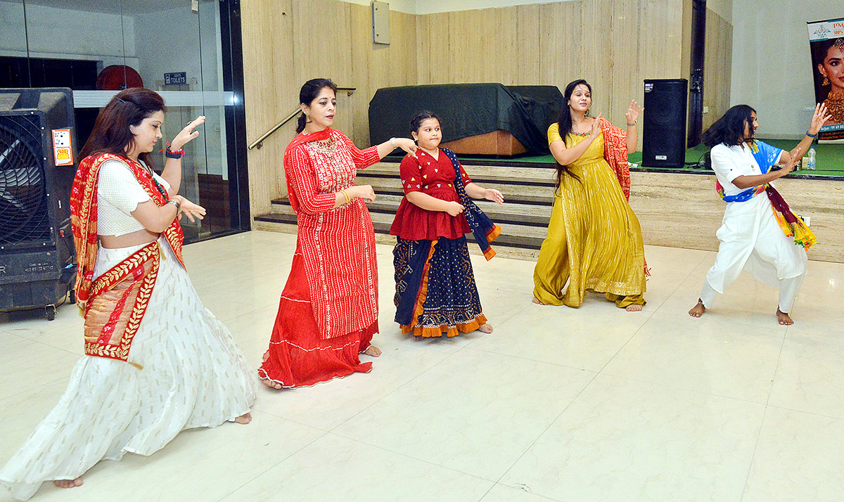 Dasara_20Dandiya_20Dance_20in_202023_20Photos-6.jpg 6