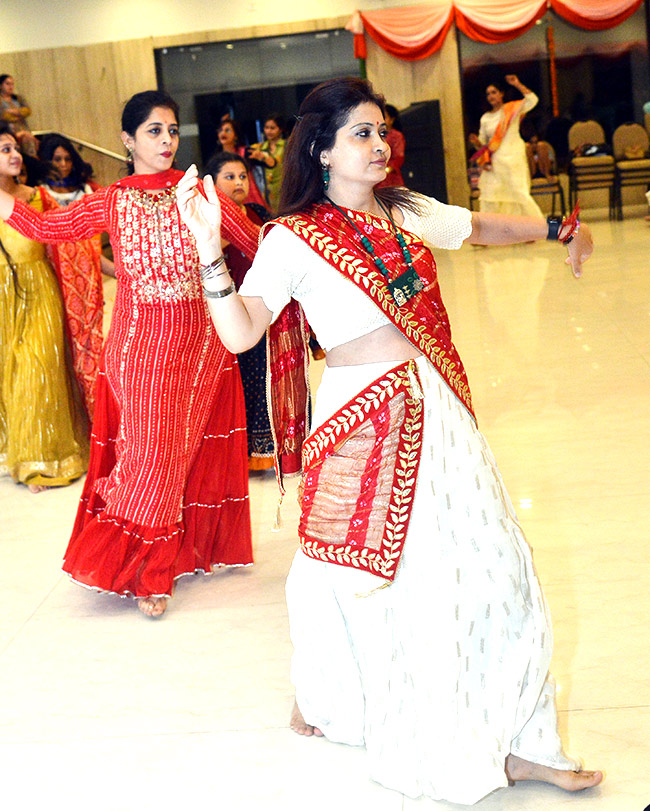 Dasara_20Dandiya_20Dance_20in_202023_20Photos-7.jpg 7