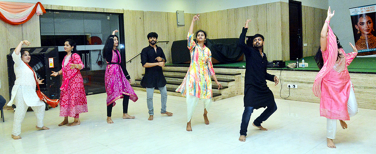 Dasara_20Dandiya_20Dance_20in_202023_20Photos-8.jpg 8