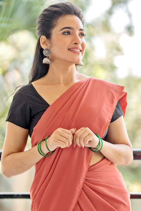 Rathika-Rose-01.jpg 12