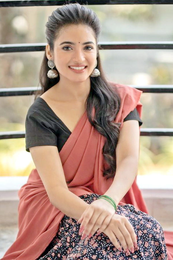 Rathika-Rose-02.jpg 13