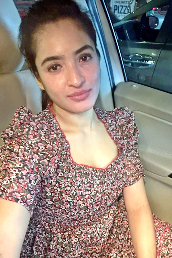 Rathika-Rose-14.jpg 10