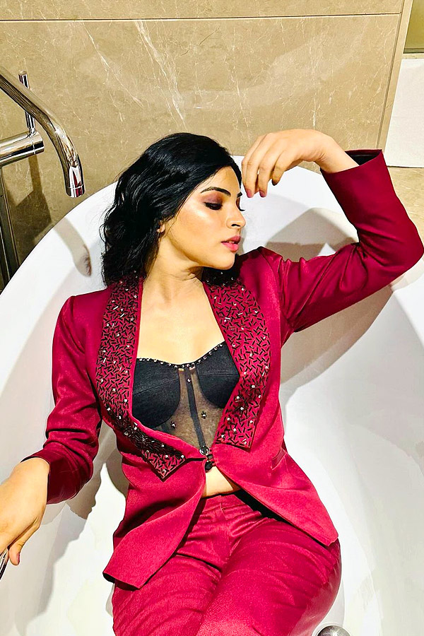 Priyanka_20Singh_20Stunning_20Latest_20Photos_3.jpg 4