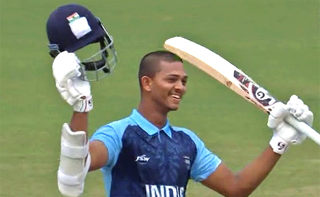 Yashasvi-Jaiswal-hits-Hundred.jpg