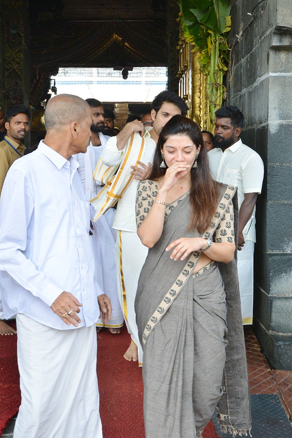 Actress_20Mehreen_20Pirzada_20Visits_20Tirumala_20Temple_20Photos_10.jpg 11
