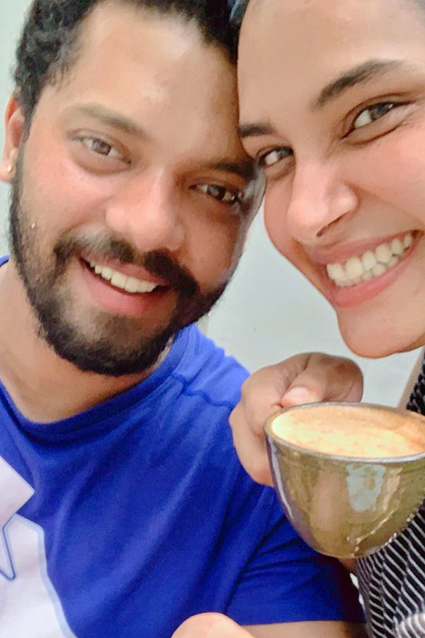 Bigg_20Boss_20Hari_20Teja_20comments_20Goes_20Viral_20About_20Her_20Divorce_20Photos_12.jpg 13